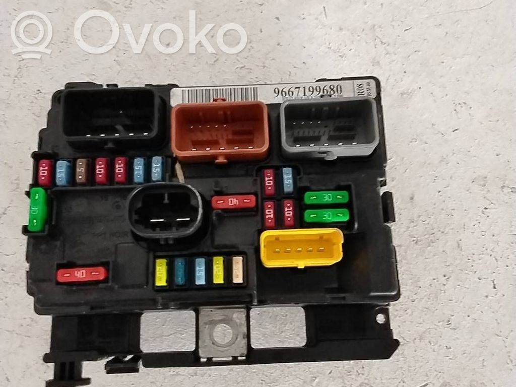 Saugiklių blokas   9667199680