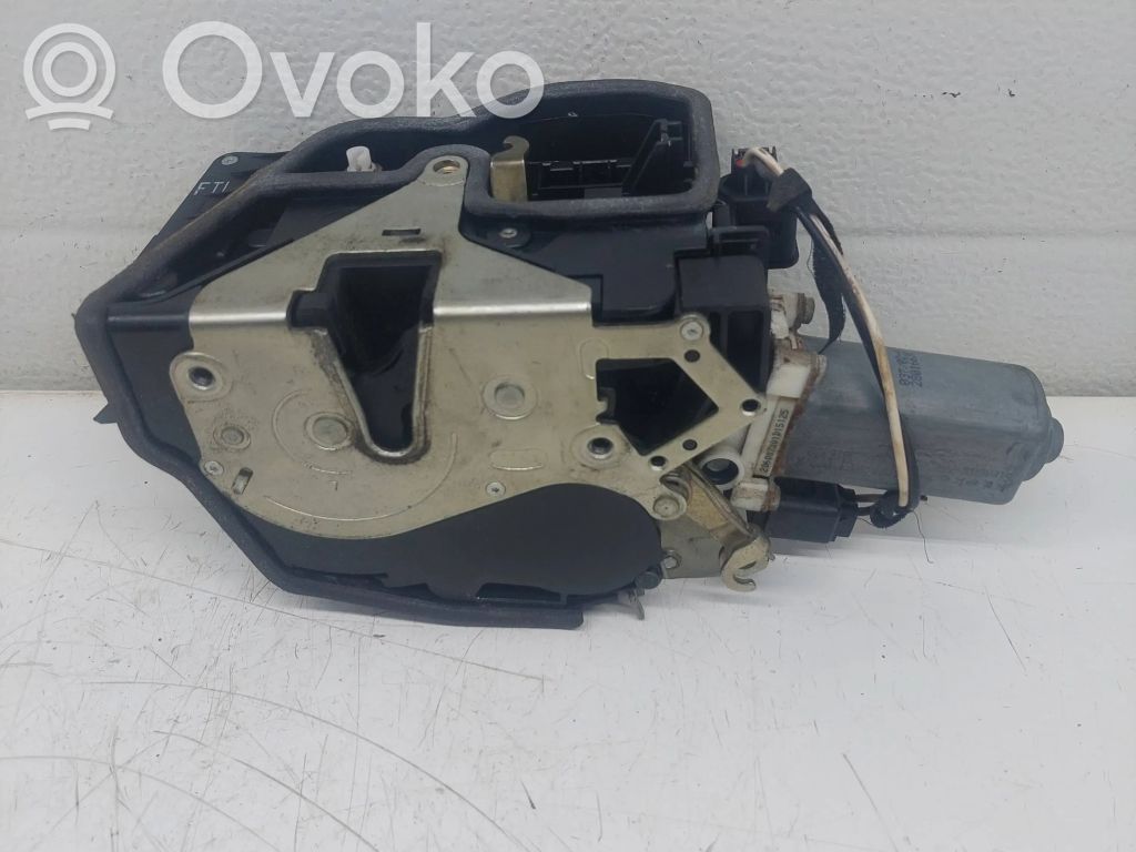 BMW 7 E65 E66 Priekšpusē slēdzene 