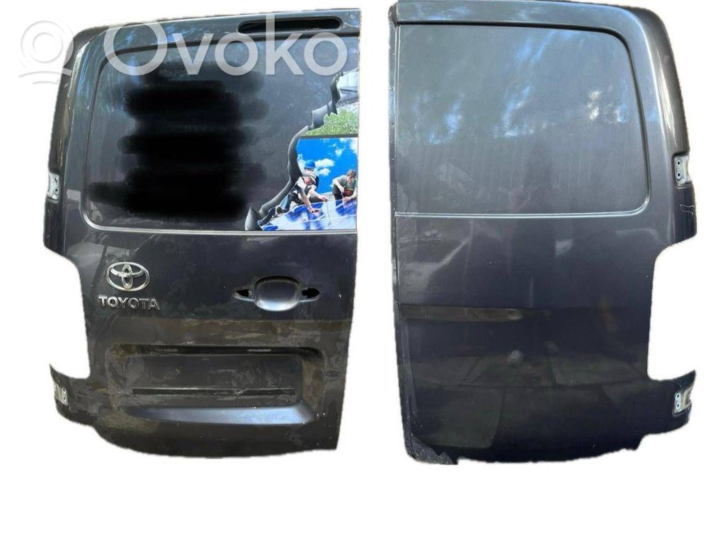 Toyota Verso Задняя дверь 