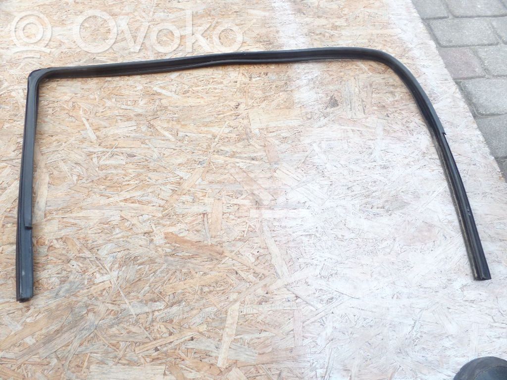 Opel Corsa D Listwa / Uszczelka szyby drzwi przednich 