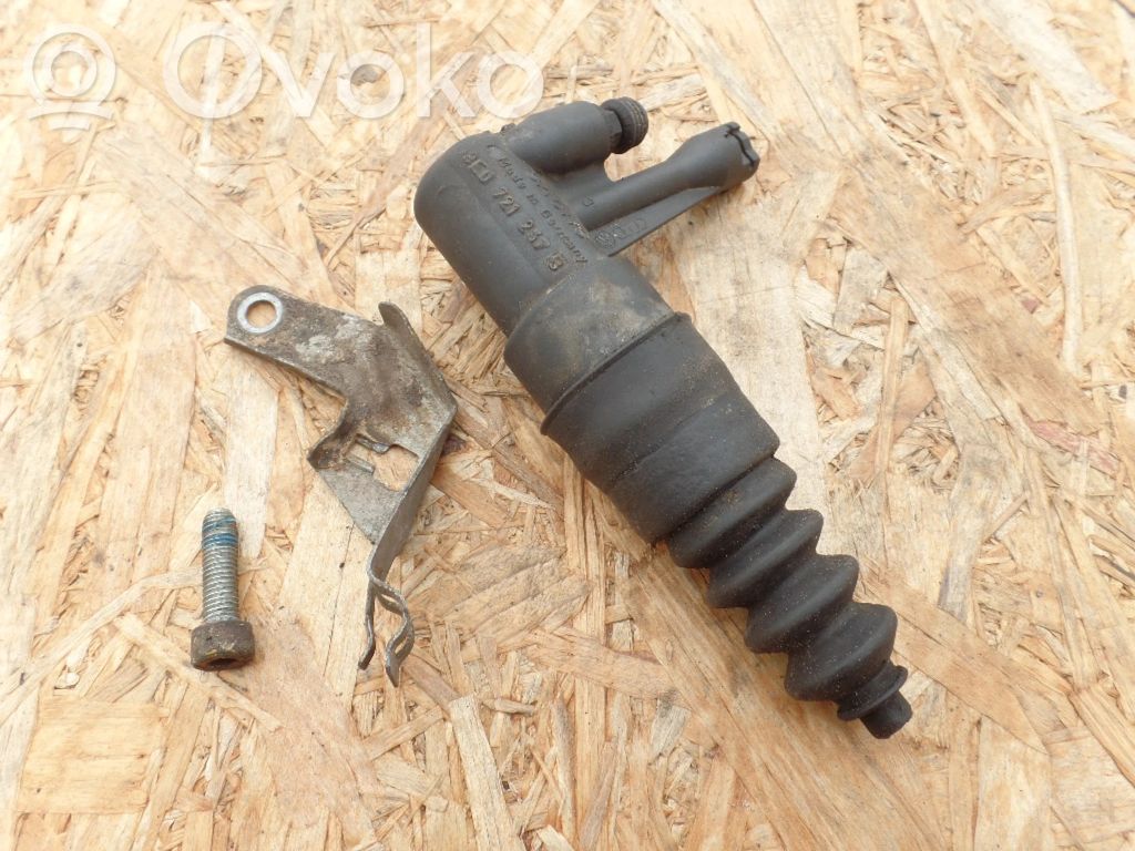 Audi A4 S4 B6 8E 8H Kytkimen apusylinteri 