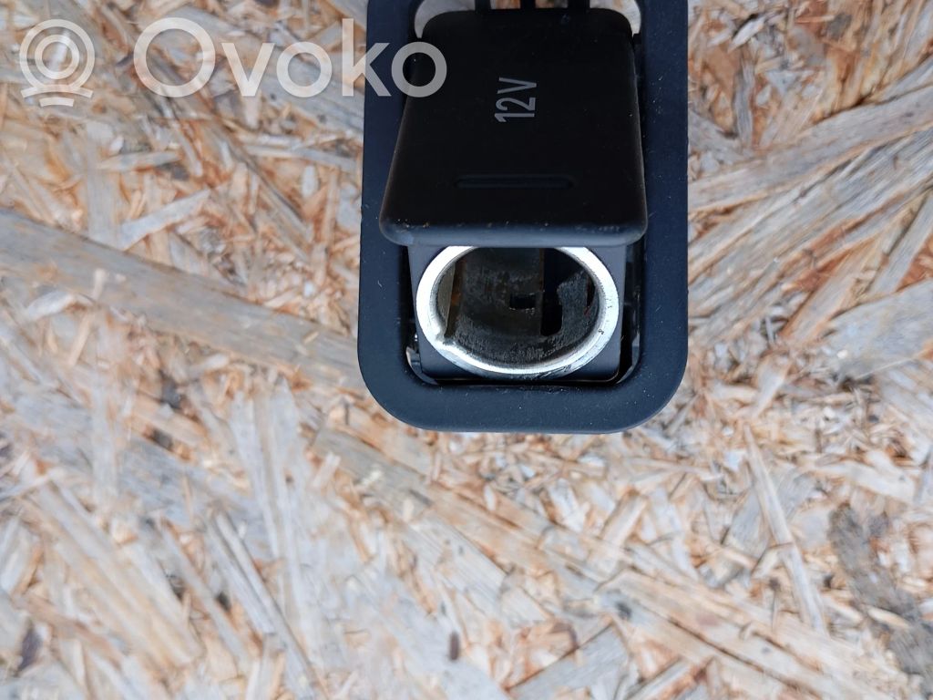Audi A6 S6 C5 4B 12V Steckdose hinten 