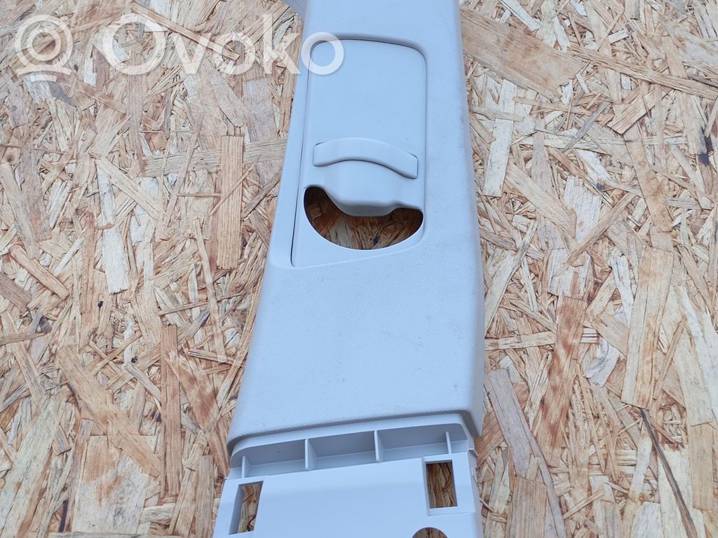 Subaru Outback Pilar (B) (superior) 