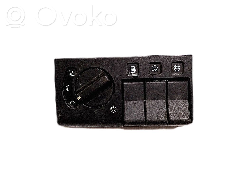Light switch   447853
