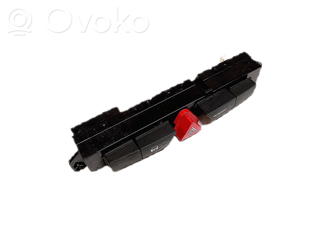 Botón interruptor de luz de peligro   937001H000