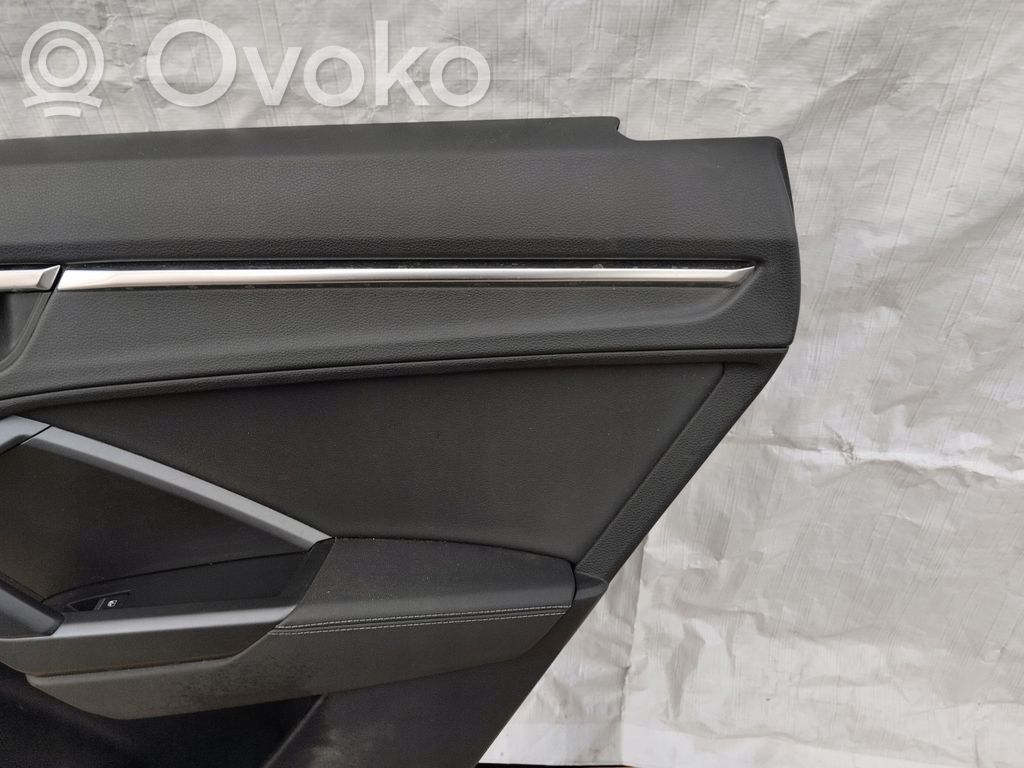 Audi RS Q3 Sportback Moldura del tarjetero de la puerta trasera 