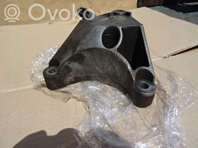 Opel Vectra C Engine mounting bracket 
