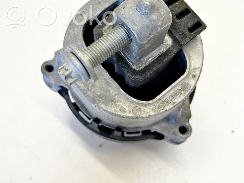 BMW 5 G30 G31 G38 Engine mount bracket 