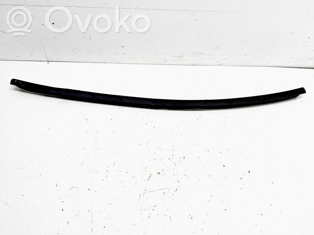 Borde del parachoques delantero   8W6807110