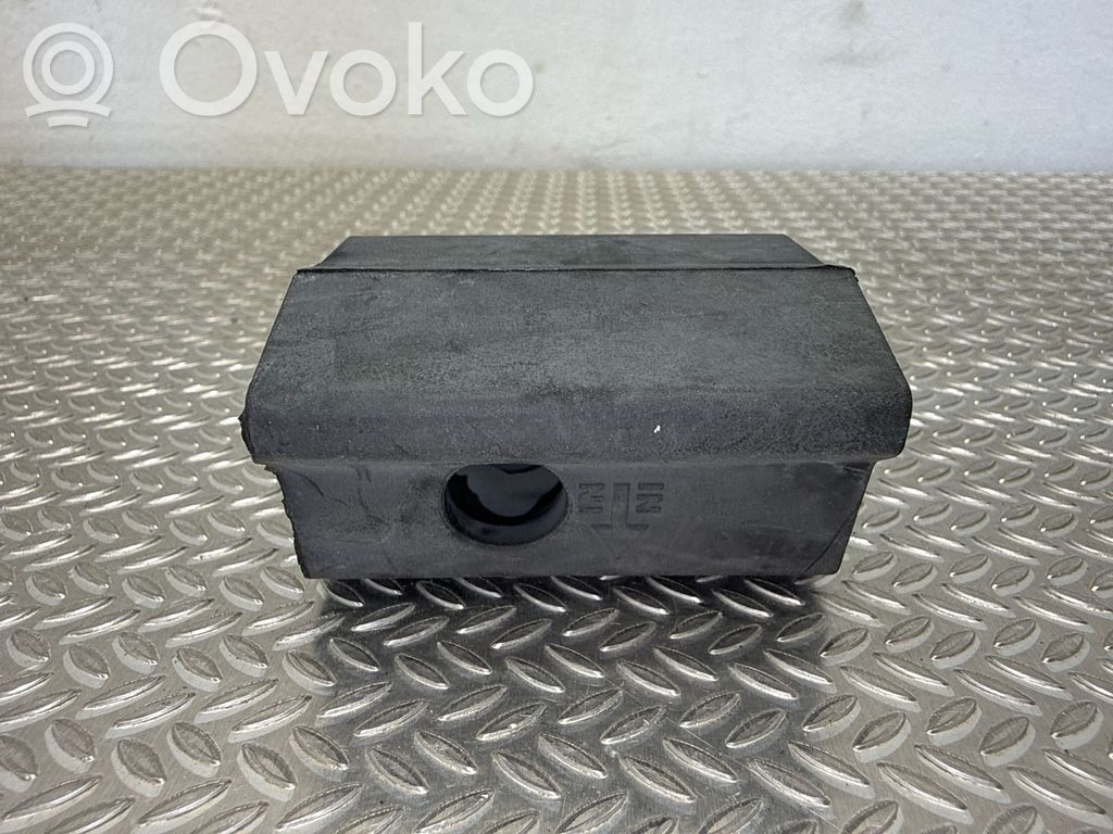 Odbój klapy tylnej bagażnika   05109694AA,55113346AA