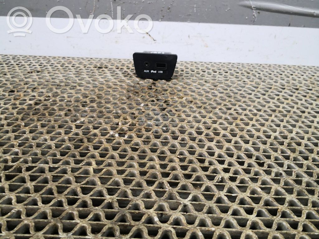 Hyundai i30 Enchufe conector USB 