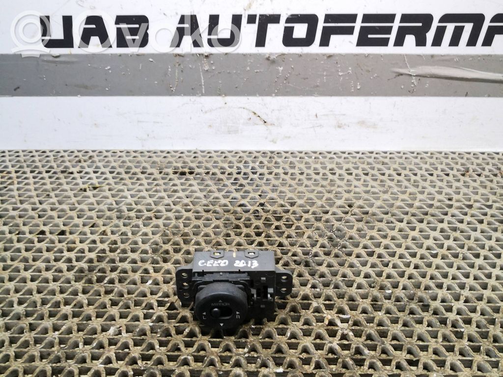 KIA Ceed Wing mirror switch 