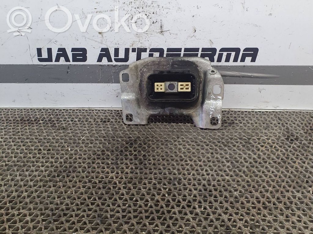 Engine mount bracket   V617M121,219016