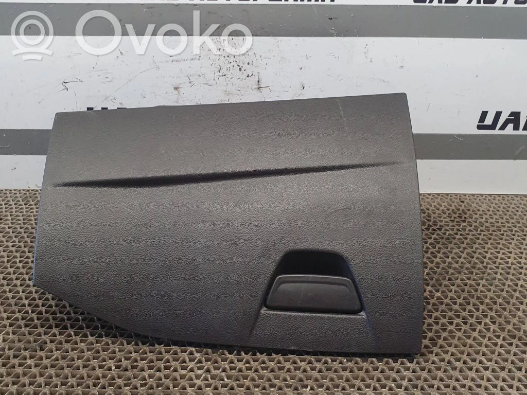 Ford Focus Glove box 