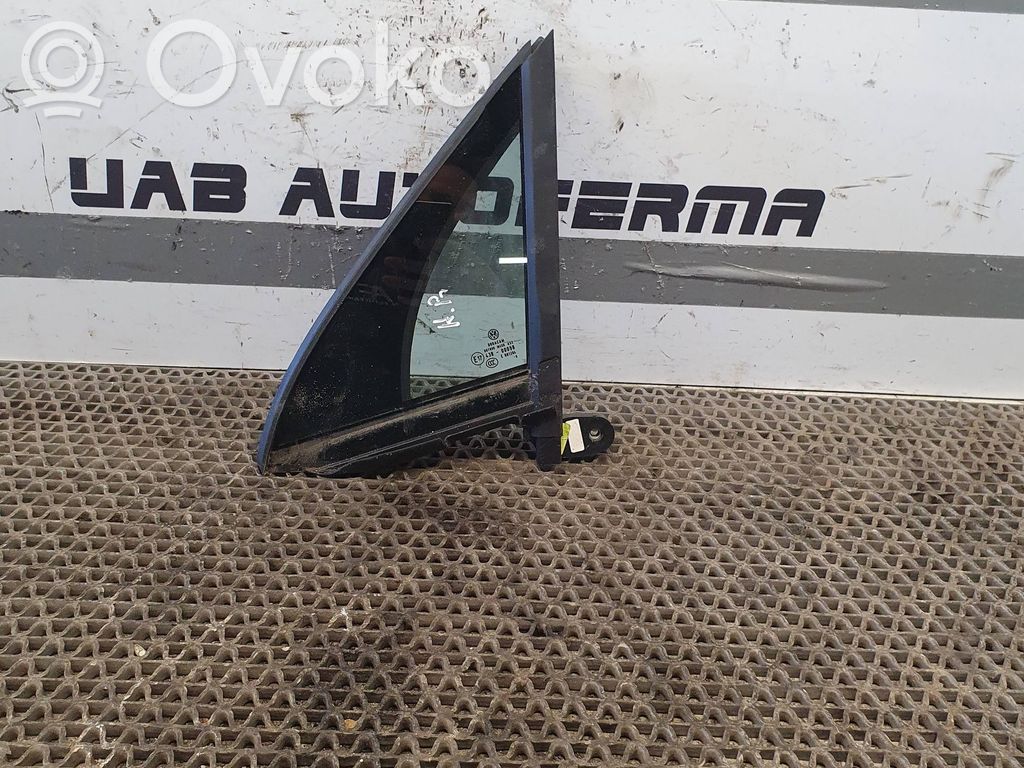 Volkswagen Tiguan Front door vent window glass four-door 