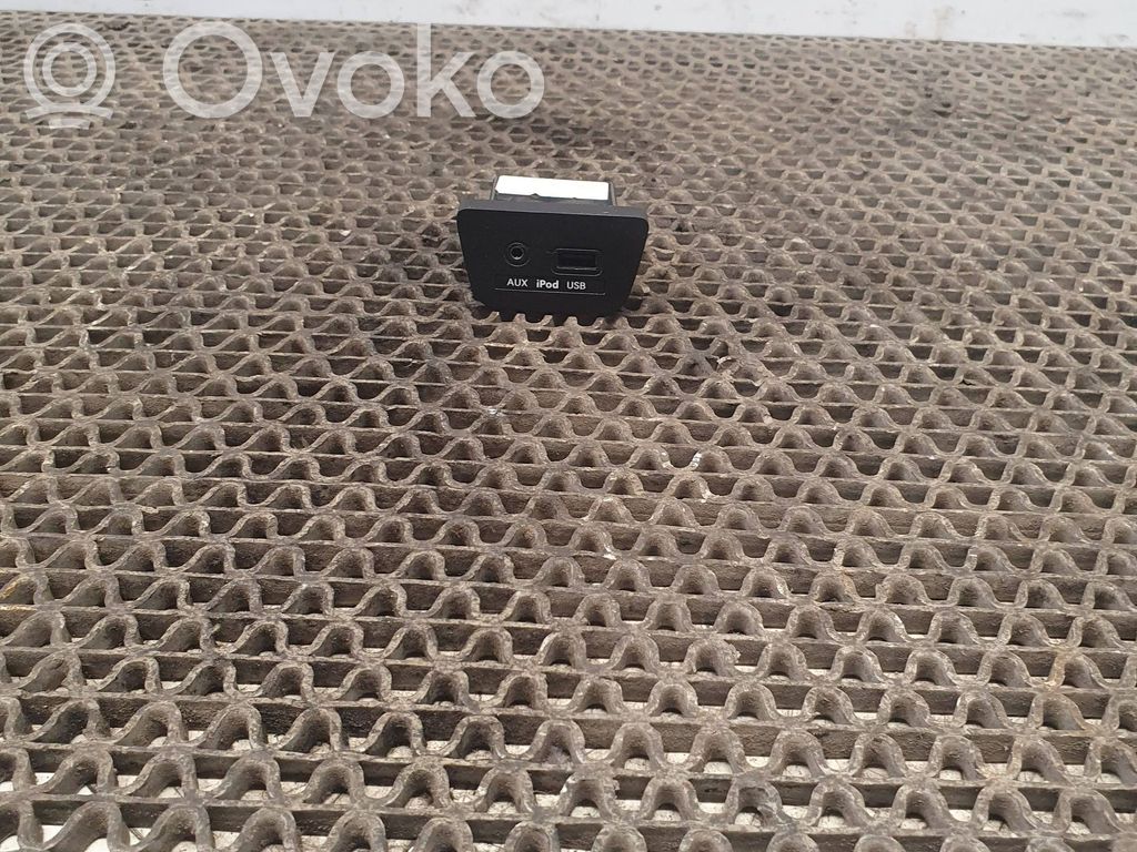 Hyundai i30 USB socket connector 