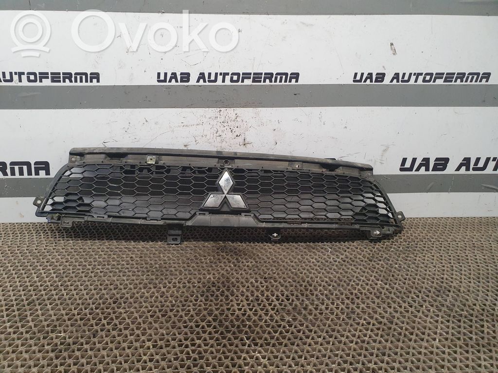 Mitsubishi Outlander Front bumper upper radiator grill 