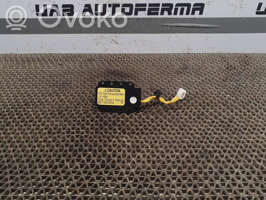 Mitsubishi Outlander Passenger airbag on/off switch 