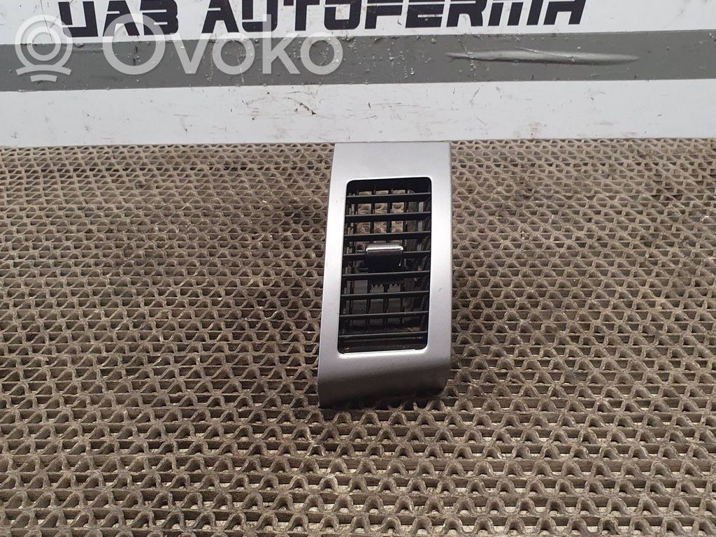Mitsubishi Outlander Moldura protectora de la rejilla de ventilación lateral del panel 