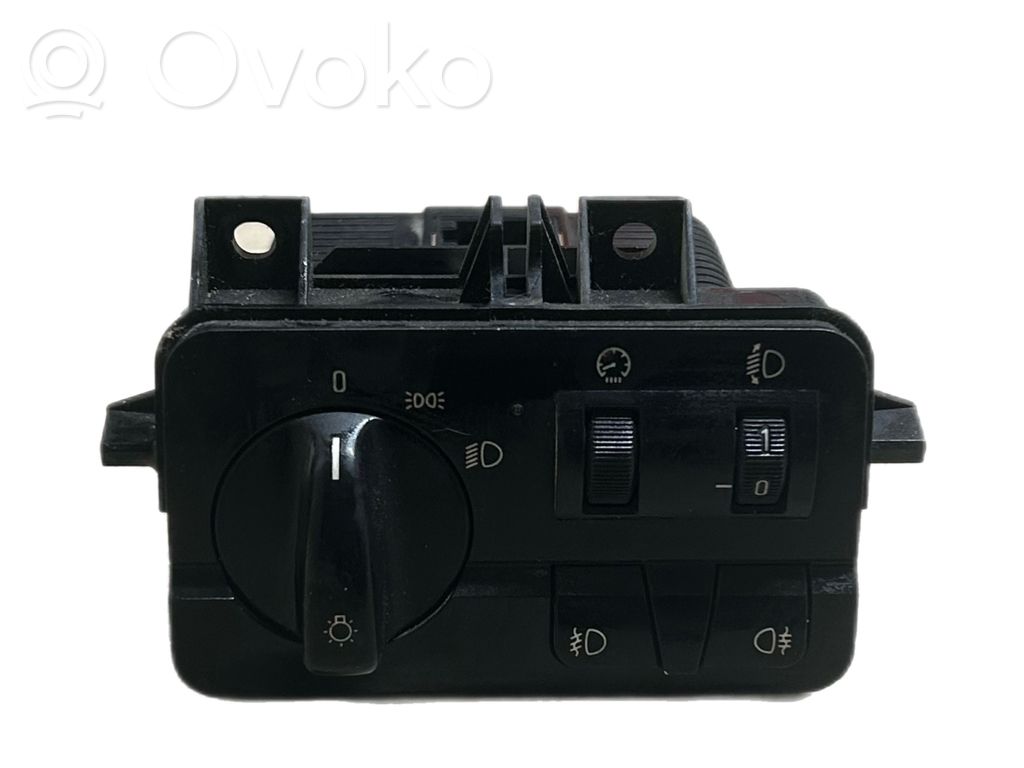 Light switch   6923478