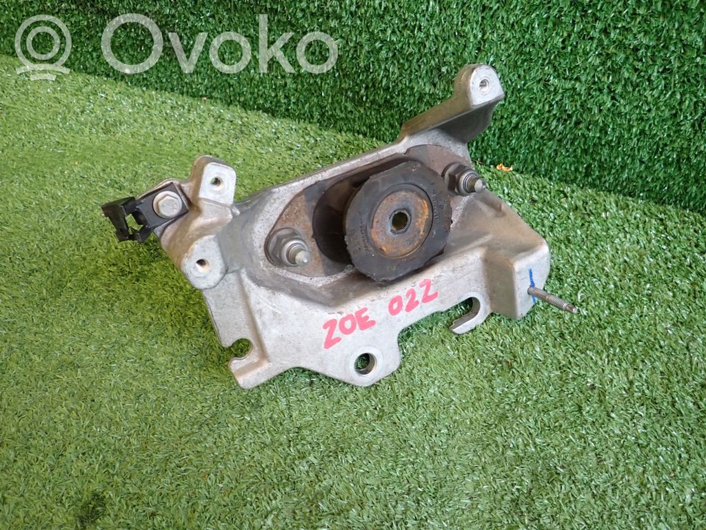 Renault Zoe Engine mount bracket 