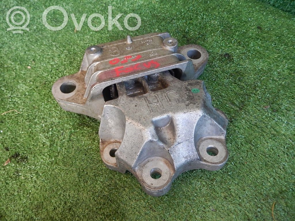 Engine mount bracket   7M121