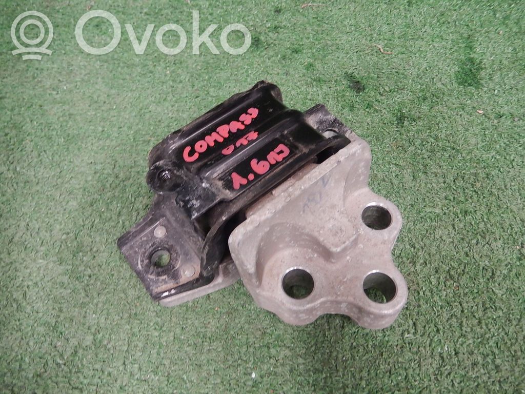 Jeep Compass Engine mount bracket 