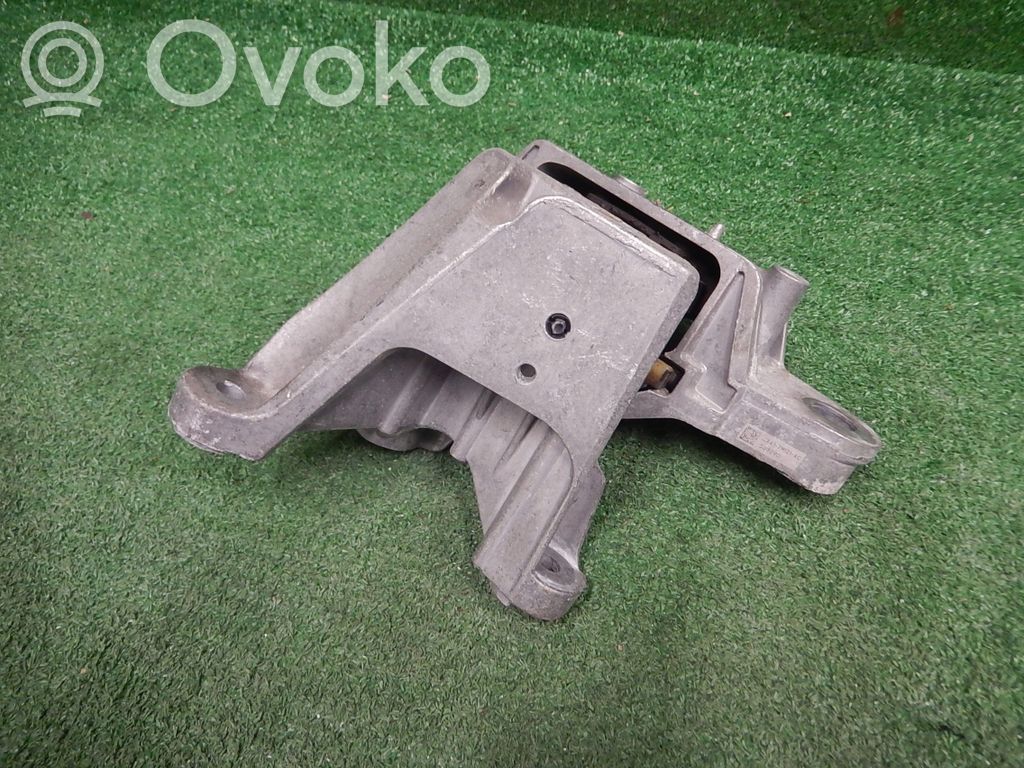 Engine mount bracket   7M121