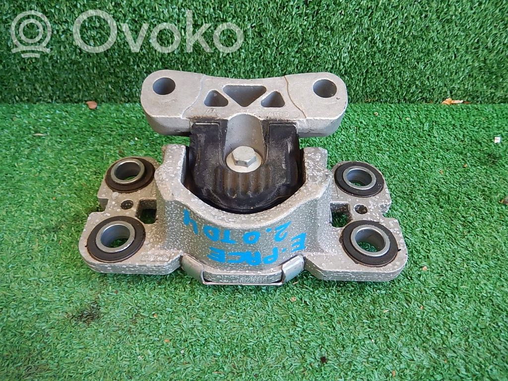 Jaguar E-Pace Engine mount bracket 
