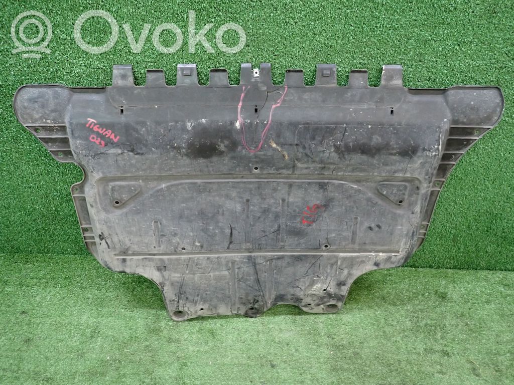 Volkswagen Tiguan Osłona dolna silnika 