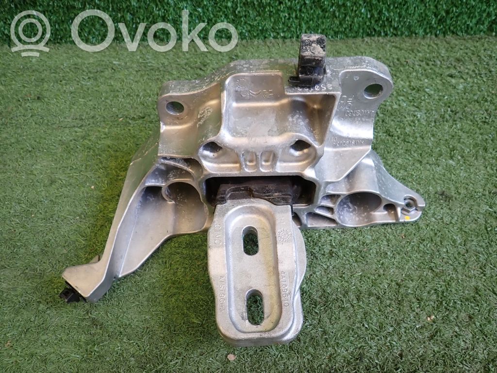 Peugeot 2008 II Engine mount bracket 