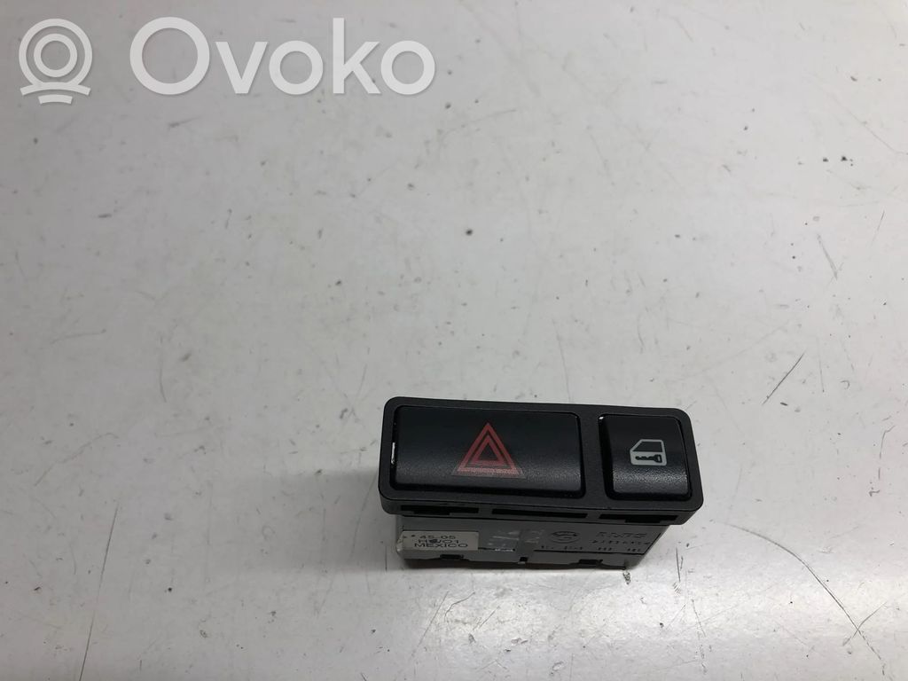 Hazard light switch   8368920
