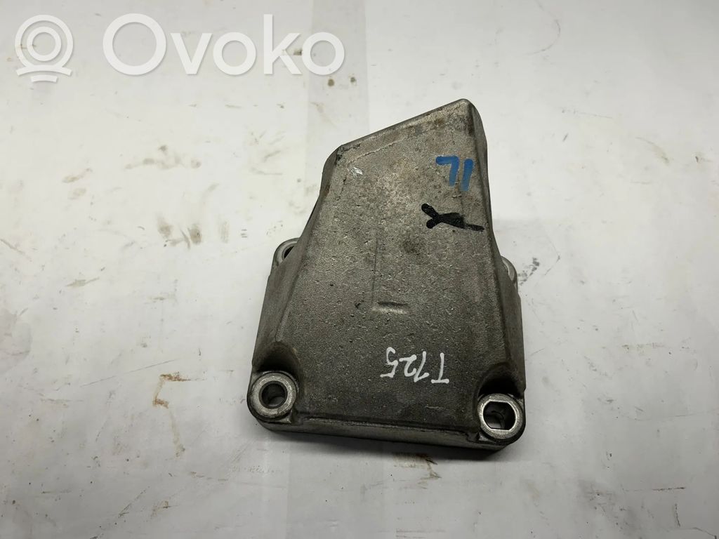Dodge Challenger Engine mounting bracket 