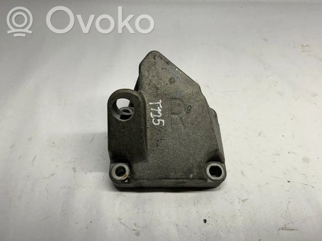 Dodge Challenger Engine mounting bracket 