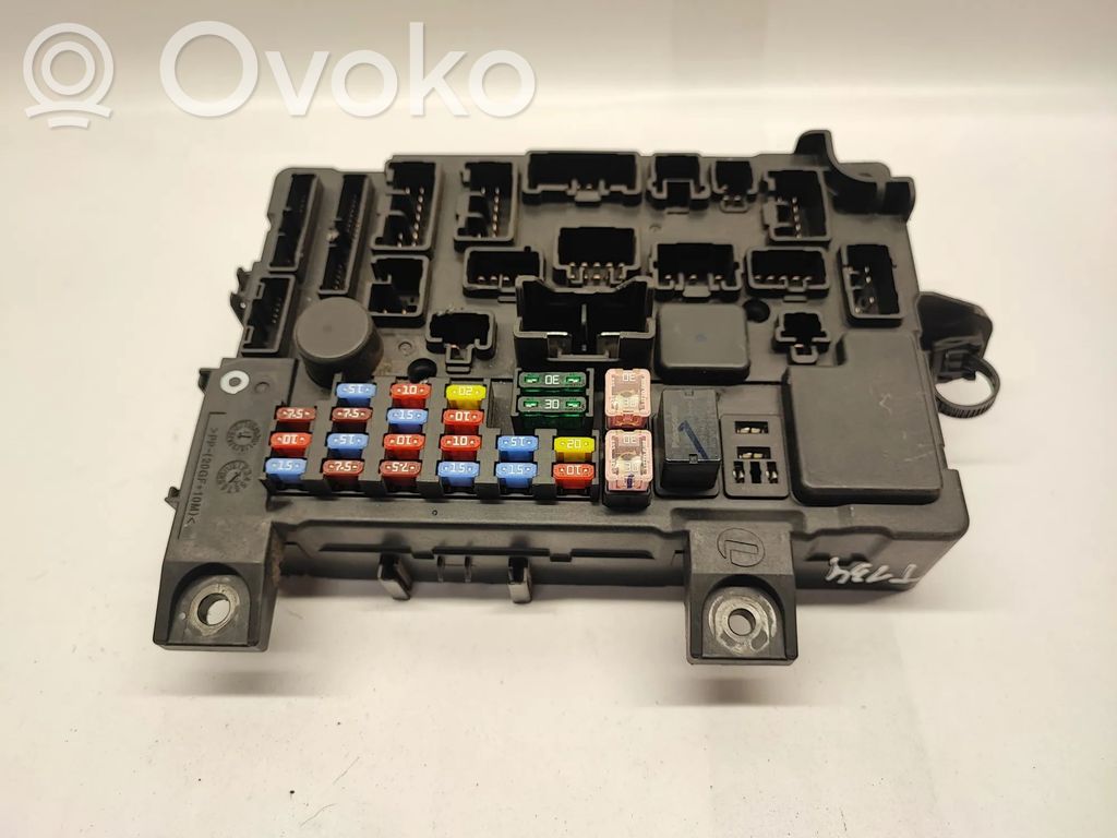 Mitsubishi Outlander Ramka / Moduł bezpieczników 