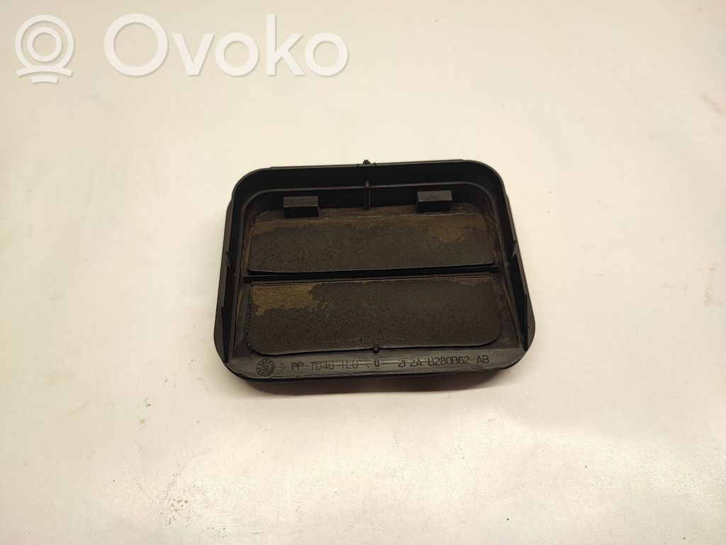 Quarter panel pressure vent   2F2AB280B62AB,2F2AB280B62AB