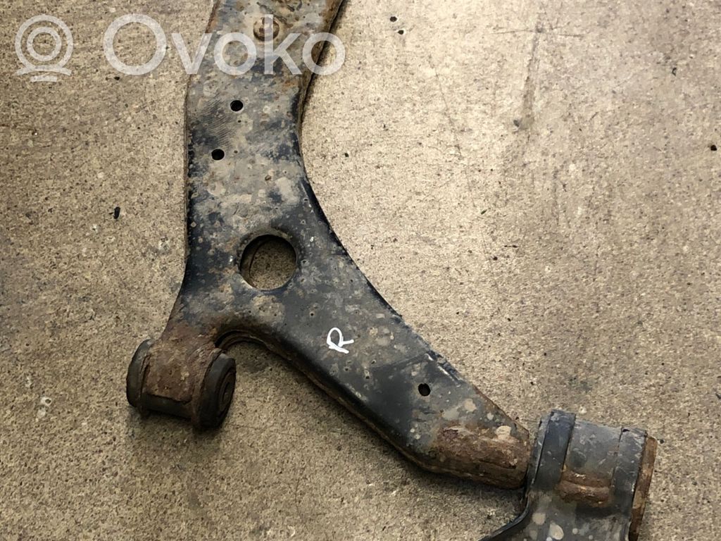 Volvo V40 Front lower control arm/wishbone 