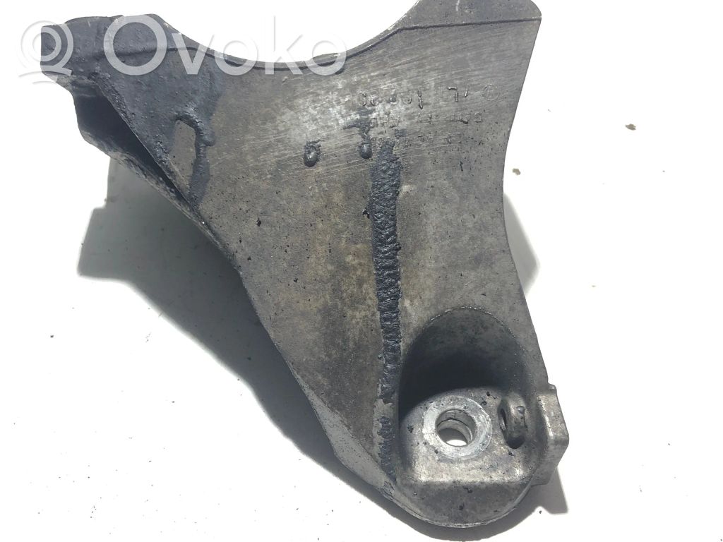 Audi Q7 4L Engine mounting bracket 