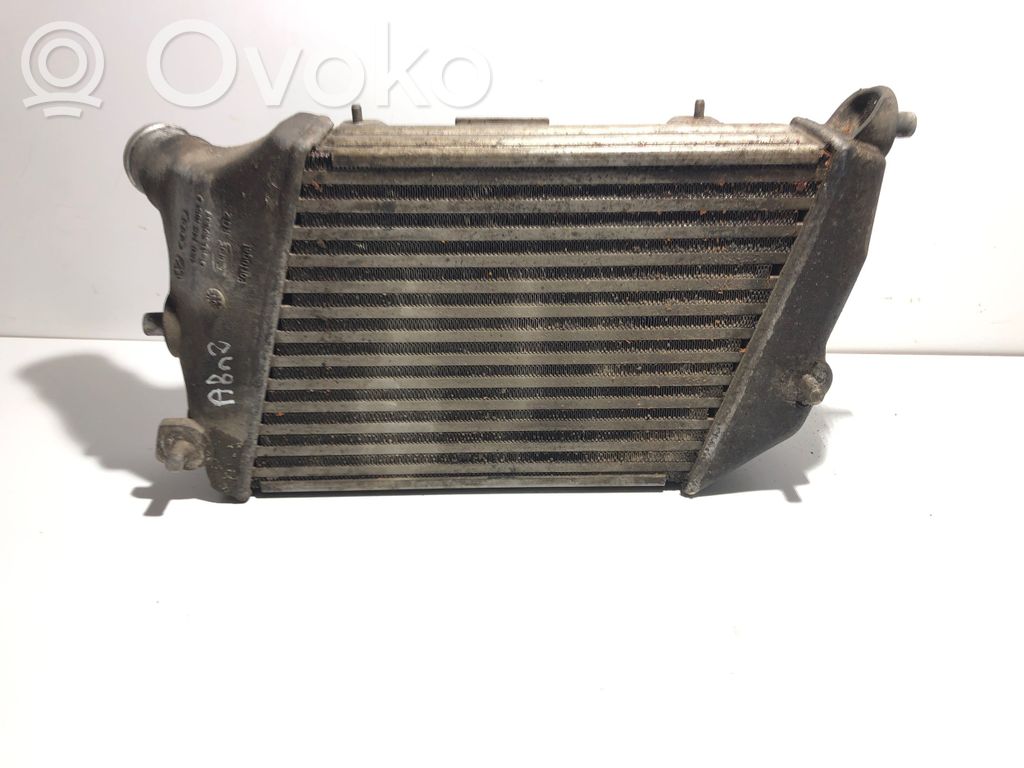 Audi A8 S8 D3 4E Interkūlerio radiatorius 