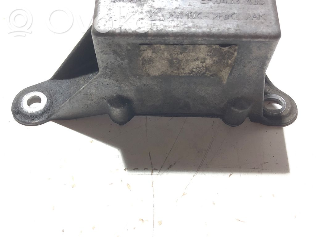 Volvo V70 Engine mount bracket 