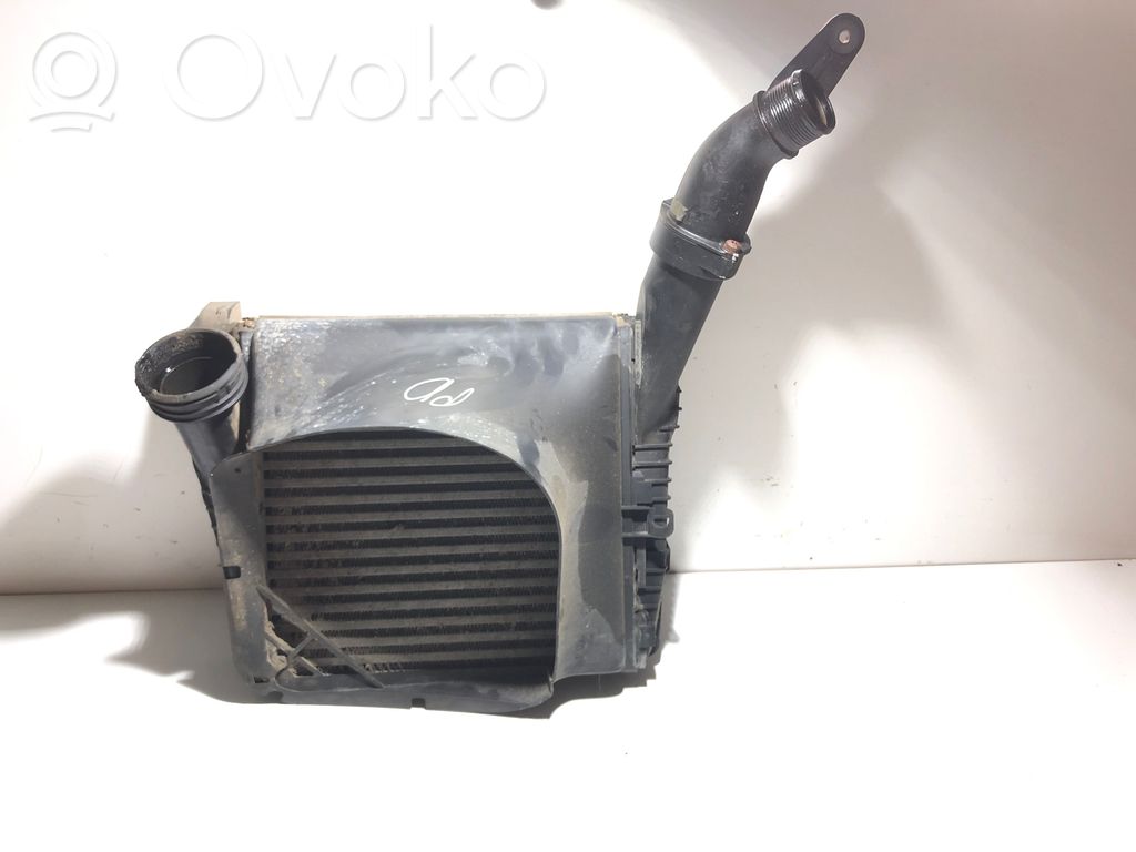 Audi Q7 4L Interkūlerio radiatorius 