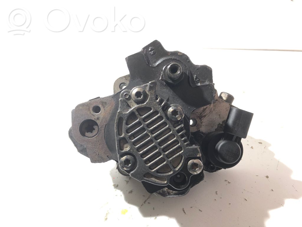 Audi A8 S8 D3 4E Polttoaineen ruiskutuksen suurpainepumppu 