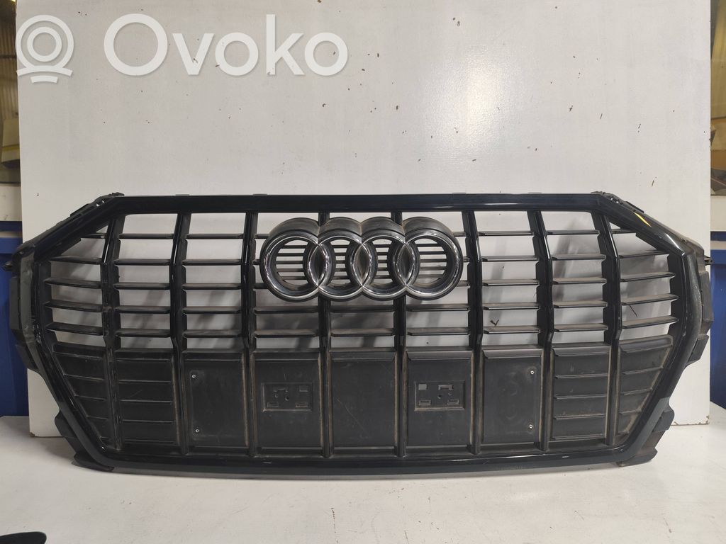 Audi Q3 8U Maskownica / Grill / Atrapa górna chłodnicy 