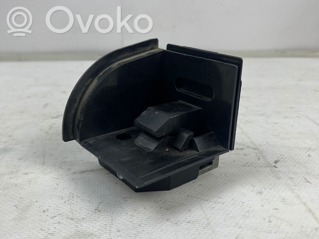 Parcel shelf load cover mount bracket   9129061