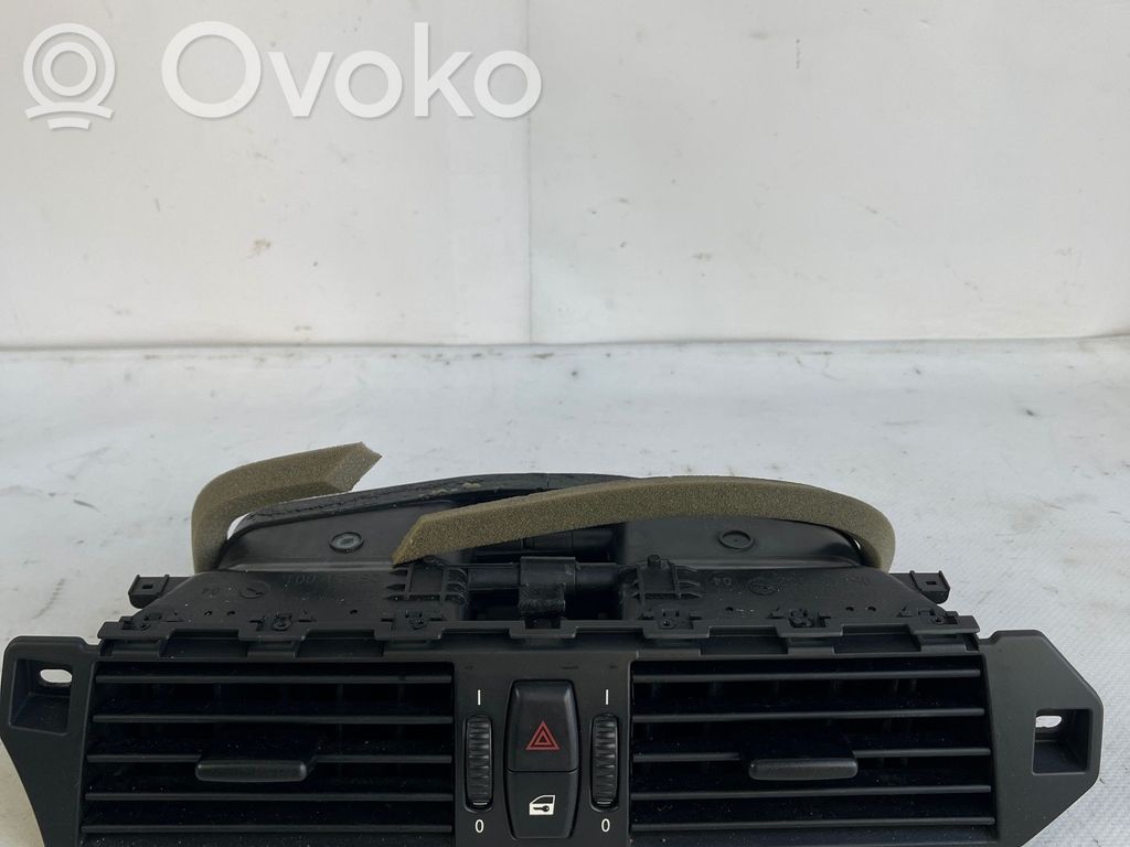 BMW 5 E60 E61 Centrinės oro grotelės 
