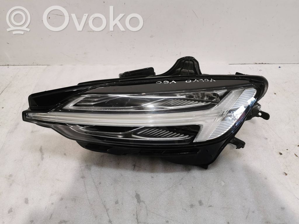 Volvo V60 Lampa przednia 