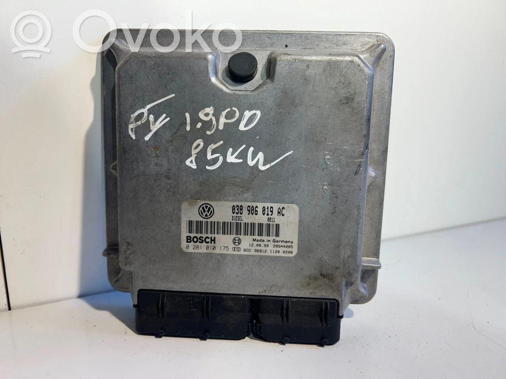 Volkswagen PASSAT B5 Engine control unit/module 
