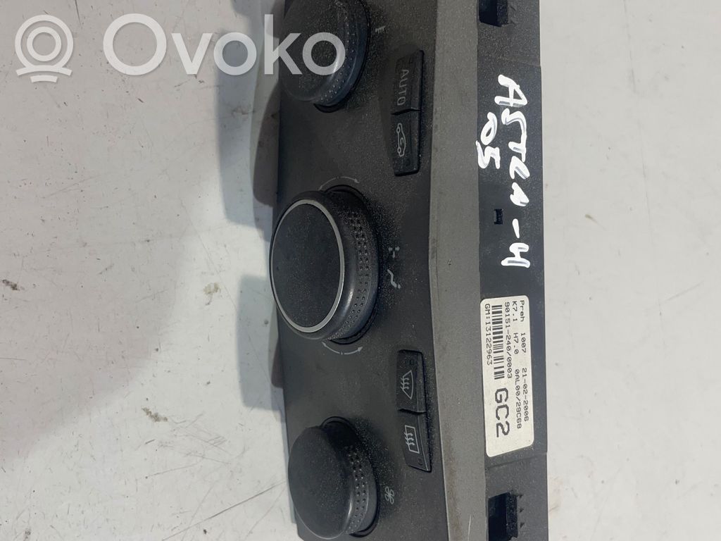 Opel Astra H Climate control unit 
