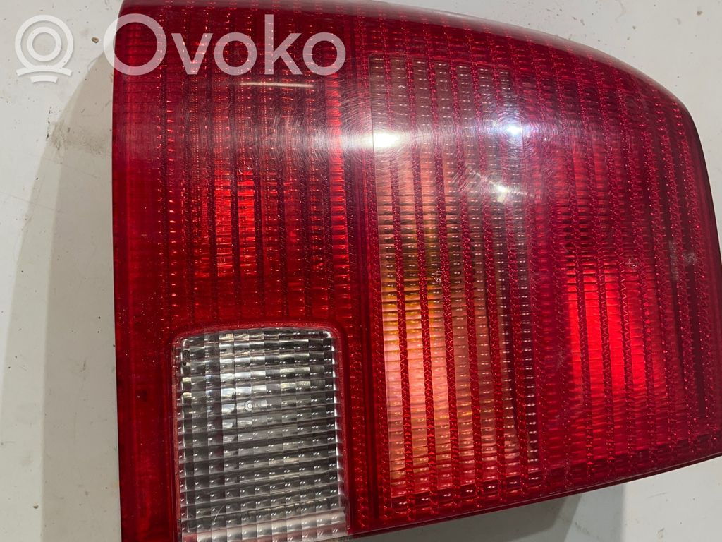 Volkswagen PASSAT B5 Galinis žibintas kėbule 