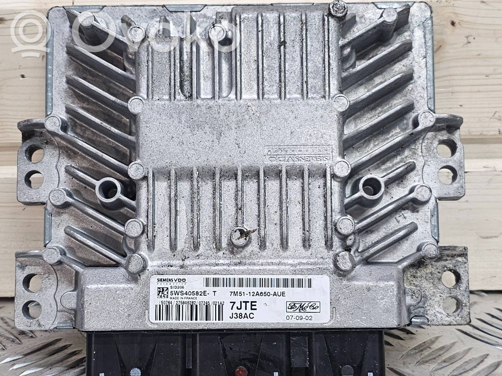 Ford C-MAX I Engine control unit/module 